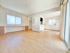 平塚市めぐみが丘1-7-23　中古戸建
