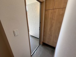 沢山しまえる収納棚があります。